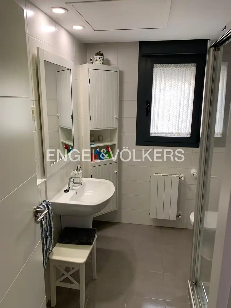 Badezimmer von Wohnung zur Miete in Madrid mit Klimaanlage, Heizung und Privatgarten