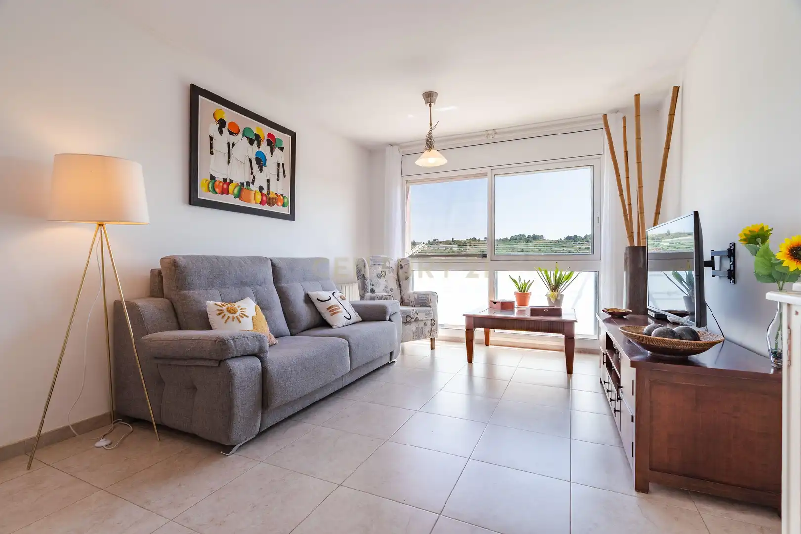 Wohnzimmer von Einfamilien-Reihenhaus zum Verkauf in Vila-rodona mit Privatgarten und Ofen