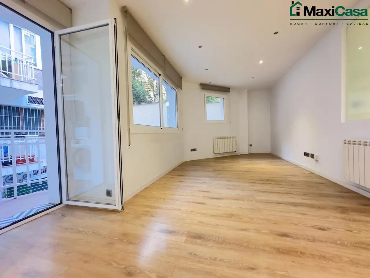 Appartamento con balcone in vendita a calle de la Duquessa d'Orleans