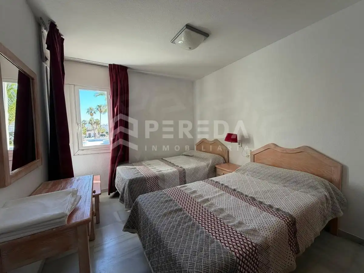 Schlafzimmer von Wohnungen zum Verkauf in Roquetas de Mar mit Klimaanlage, Privatgarten und Terrasse
