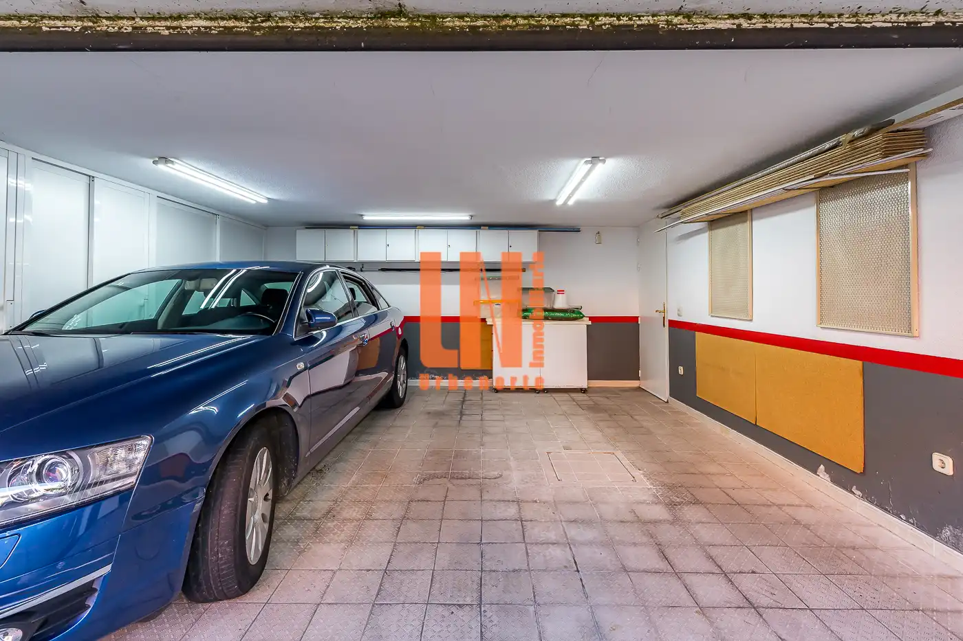 Parking de Casa adosada en venta en Madrid con Aire acondicionado, Calefacción y Jardín privado
