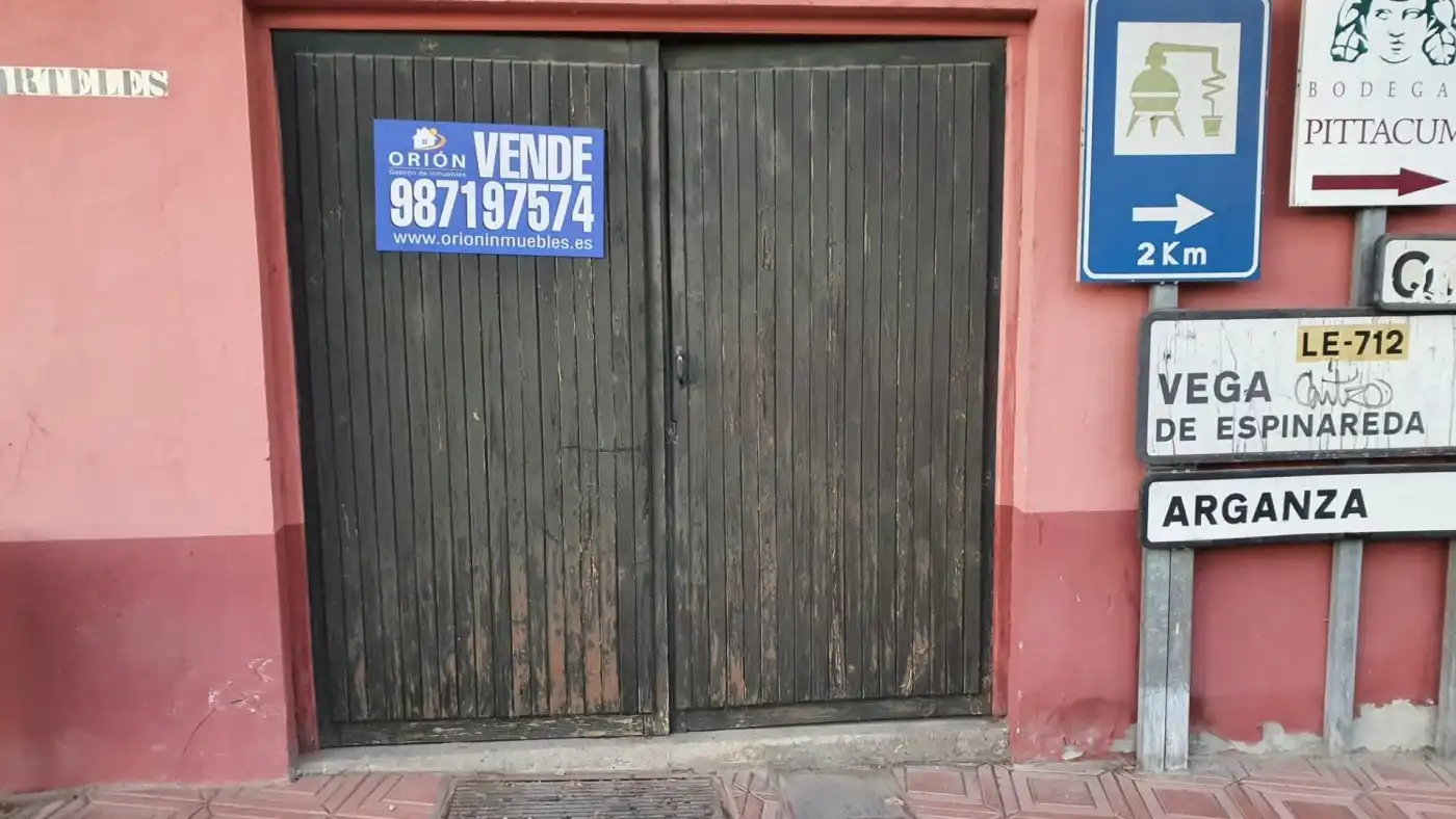 Local comercial en venda a Cacabelos, imagen 2