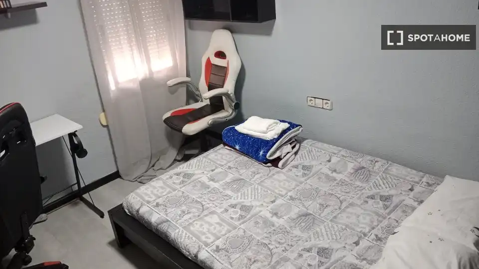 Habitación de Piso para compartir en Sabadell con Aire acondicionado, Calefacción y Amueblado