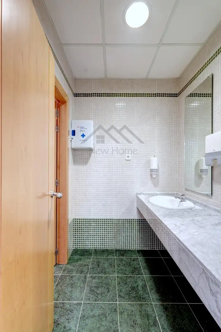 Baño de Oficina de alquiler en Paterna