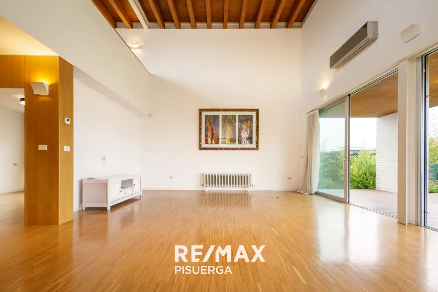 Living room of Houses for rent in Laguna de Duero  with Air Conditioner, Private garden and Terrace