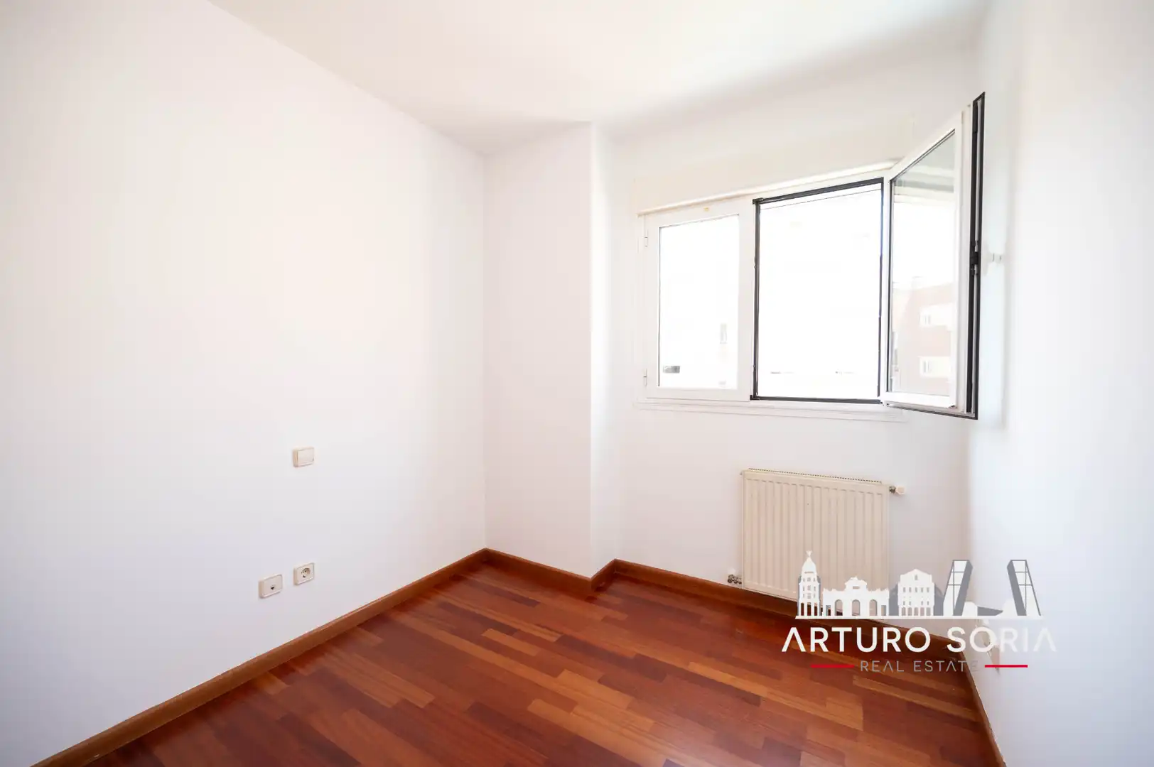 Bedroom of Flat for rent in Madrid  with Storage room and Community pool