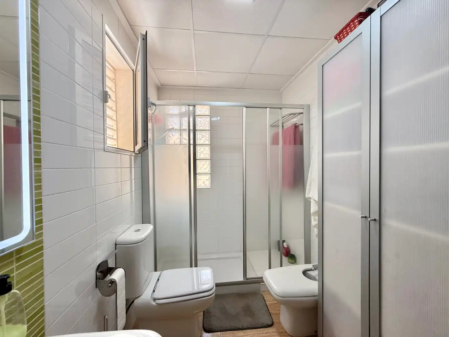Baño de Casa adosada de alquiler en Pilar de la Horadada con Aire acondicionado, Calefacción y Jardín privado
