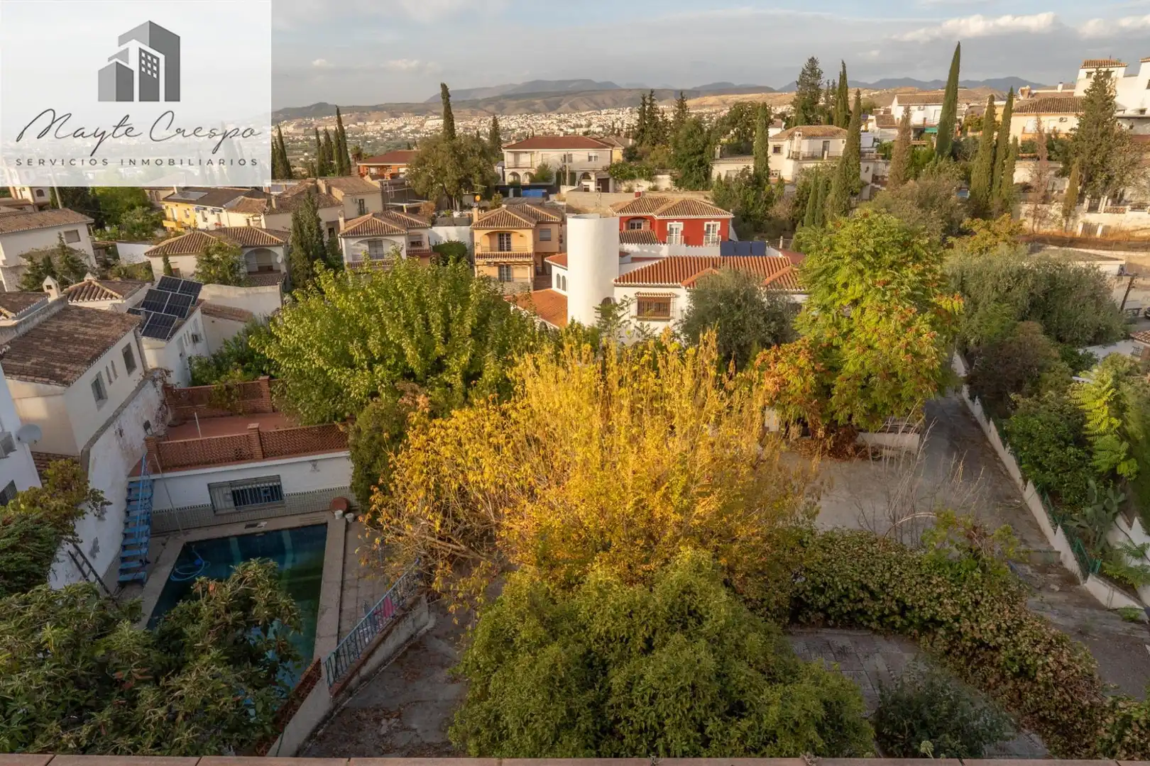 Vista exterior de Casa o xalet en venda en La Zubia amb Calefacció, Jardí privat i Terrassa