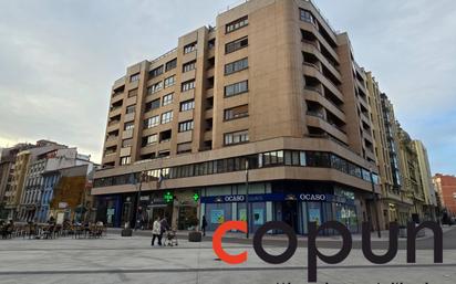 Vista exterior de Pis en venda en Avilés amb Calefacció