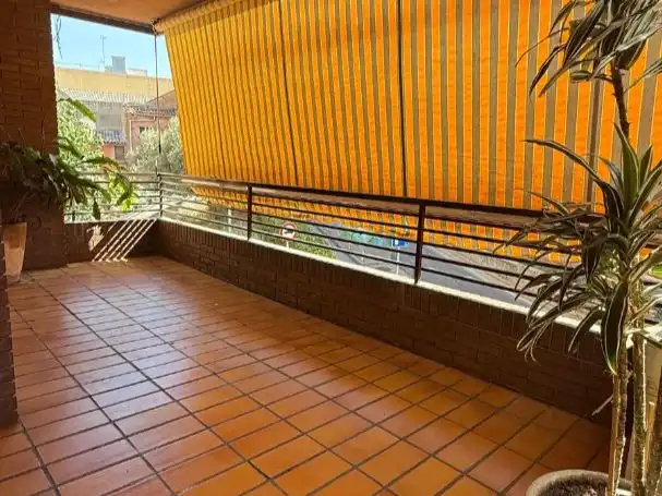 Appartement avec ascenseur à louer à Mossen Jacint Verdaguer 50