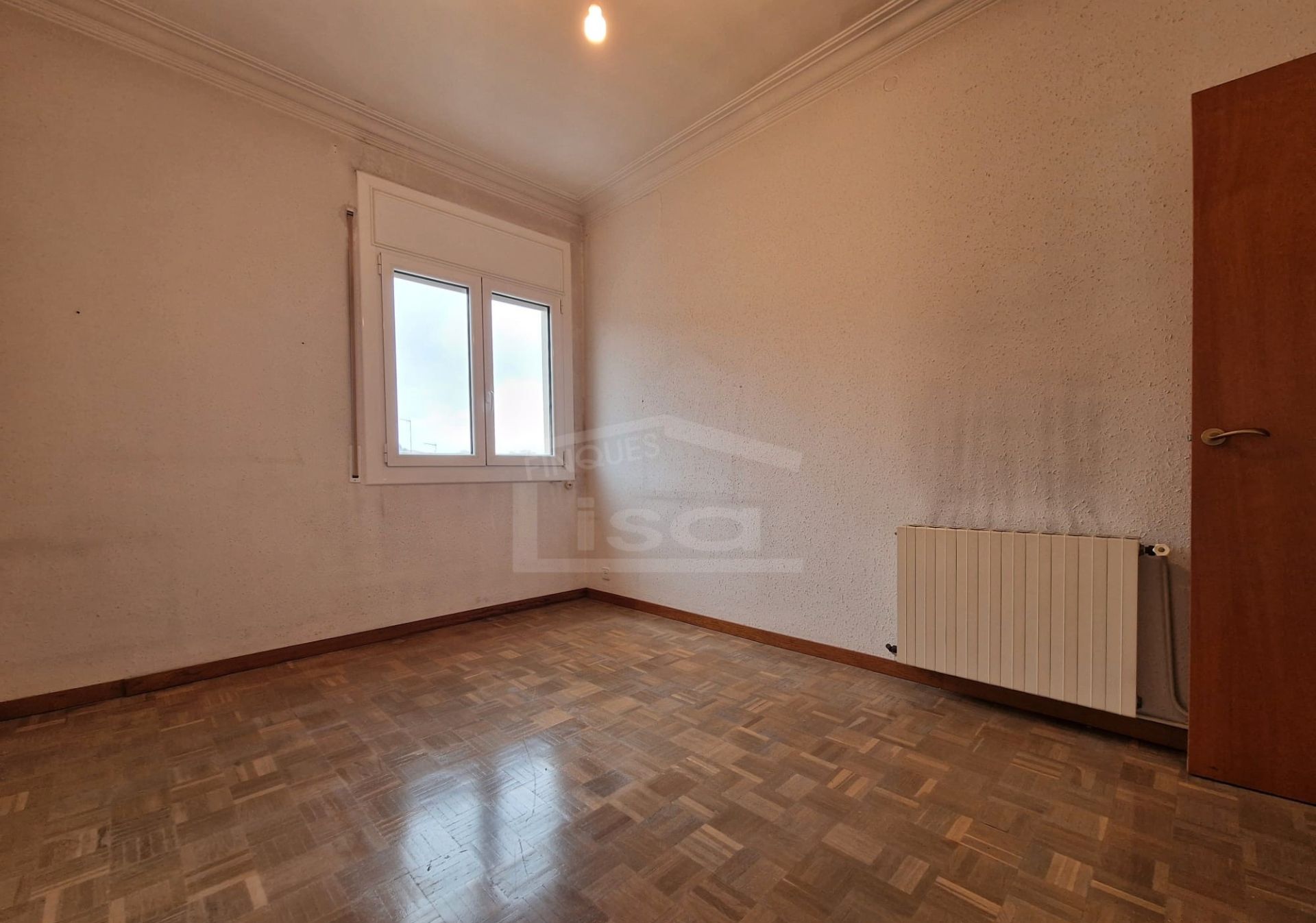 Dormitori de Pis en venda en  Barcelona Capital amb Calefacció