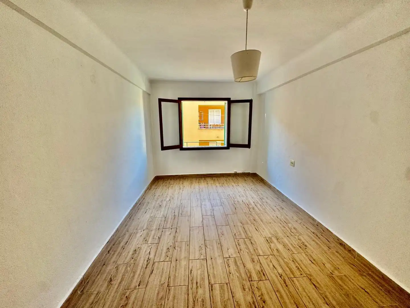 Schlafzimmer von Wohnung zum Verkauf in  Palma de Mallorca mit Klimaanlage, Fernseher und Balkon