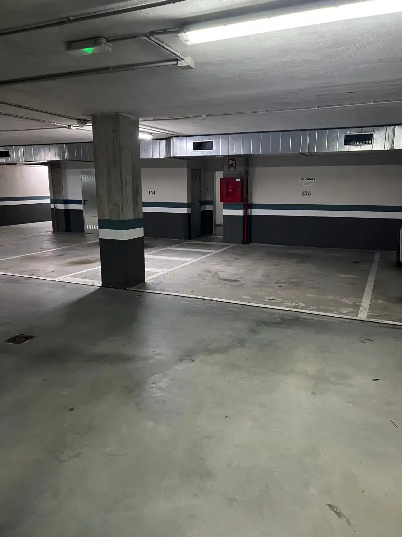 Aparcament amb ascensor en venda a Rua José Pascual López-Cortón, imagen 2