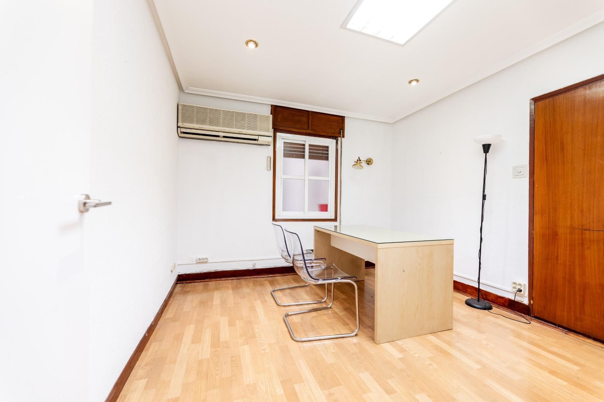 Büro miete in  Madrid Capital mit Klimaanlage und Heizung
