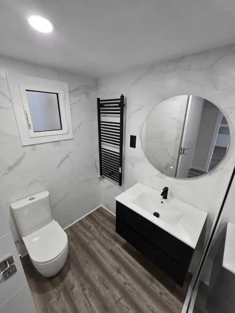 Bathroom of Flat for sale in Esparreguera