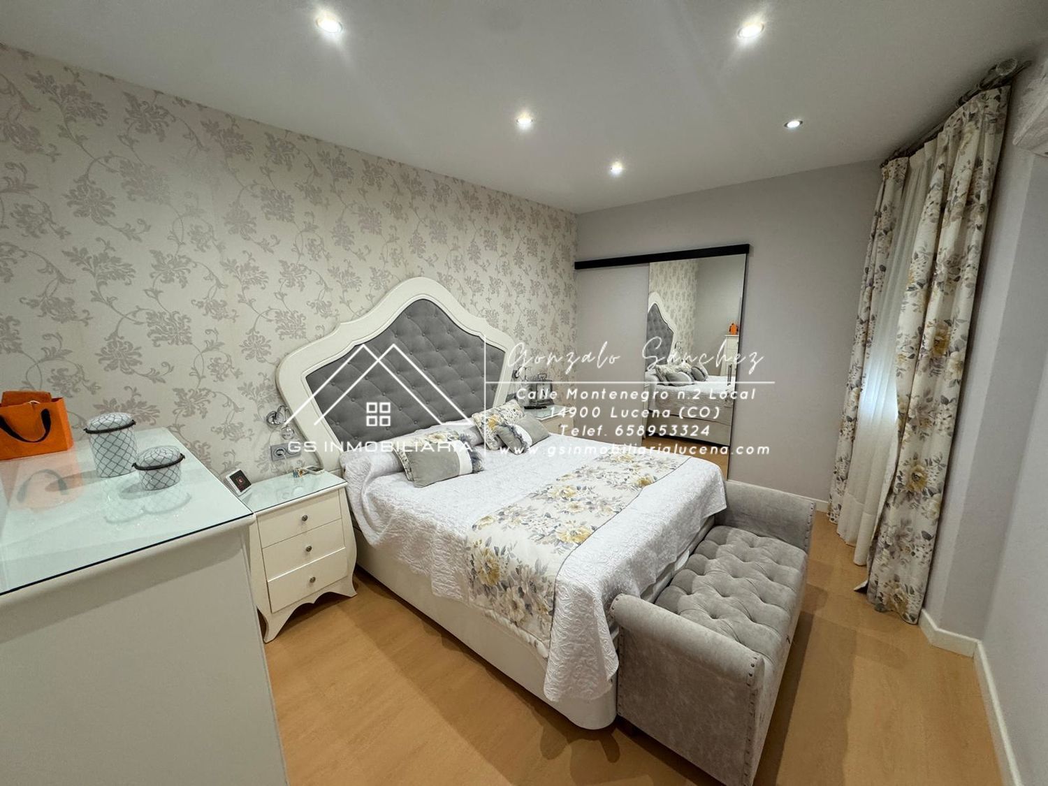 Casa adosada en venda a Jardin Lucena