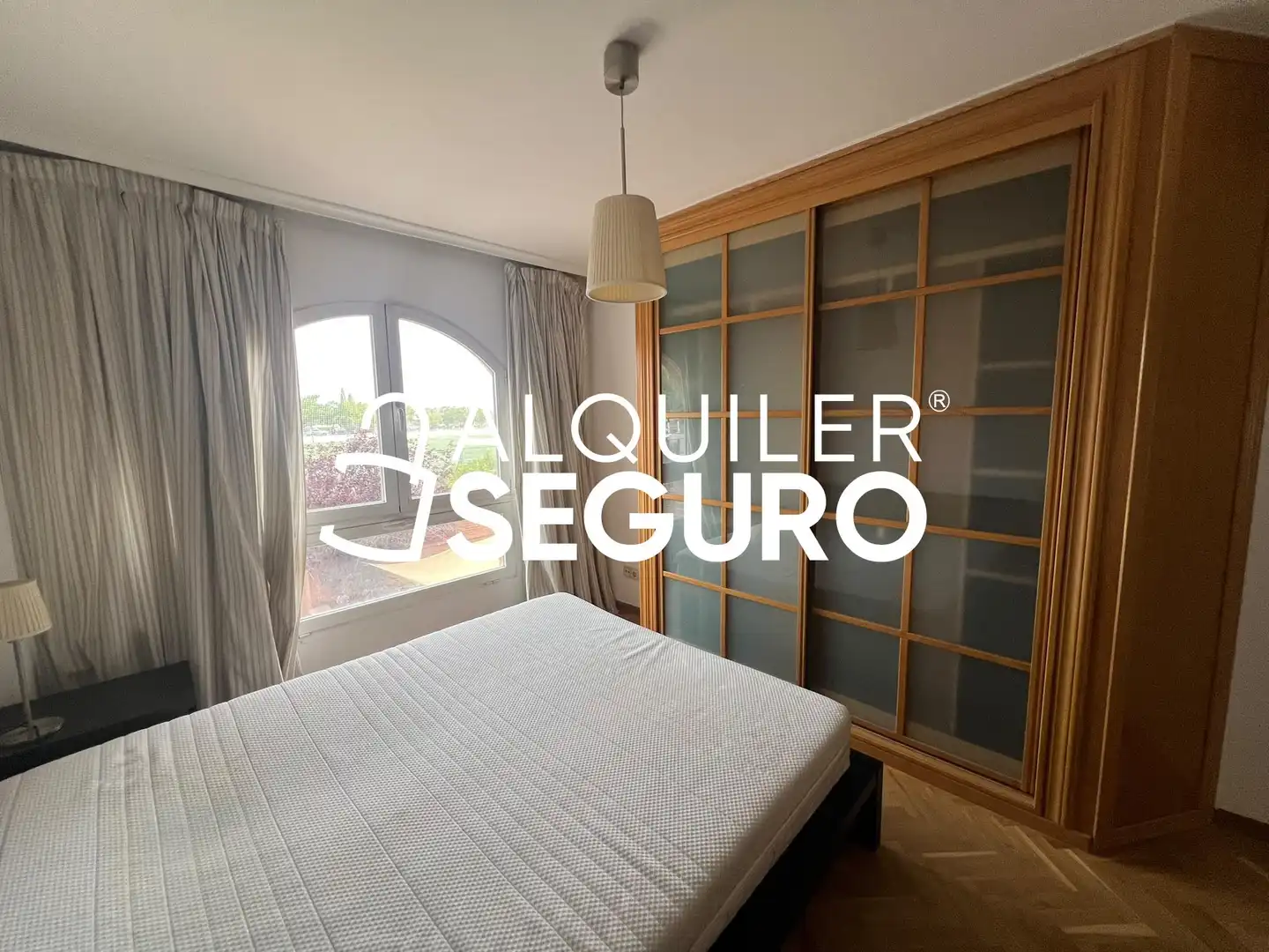Bedroom of Flat for rent in Madrid  with Air Conditioner, Heating and Swimming Pool