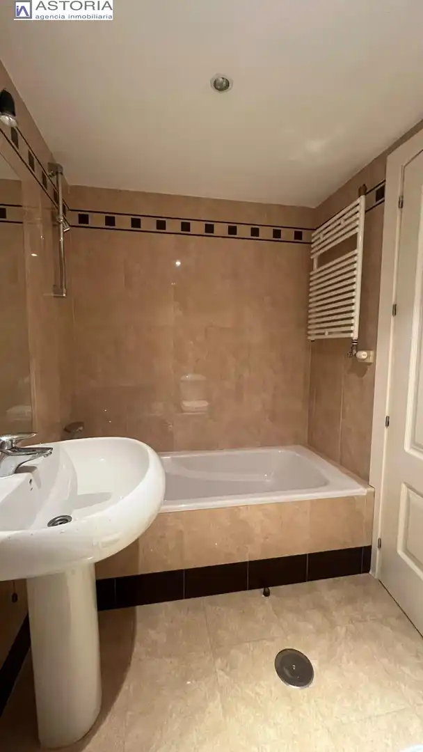 Badezimmer von Wohnung zur Miete in Beiro