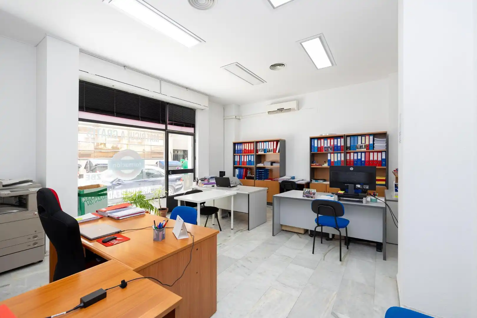 Business premises for sale in Calle Cisne 10, imagen 2
