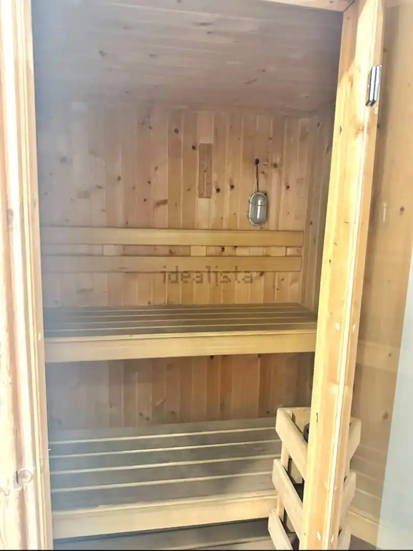 Schlafzimmer von Dachboden zum Verkauf in Estepona mit Klimaanlage, Heizung und Terrasse