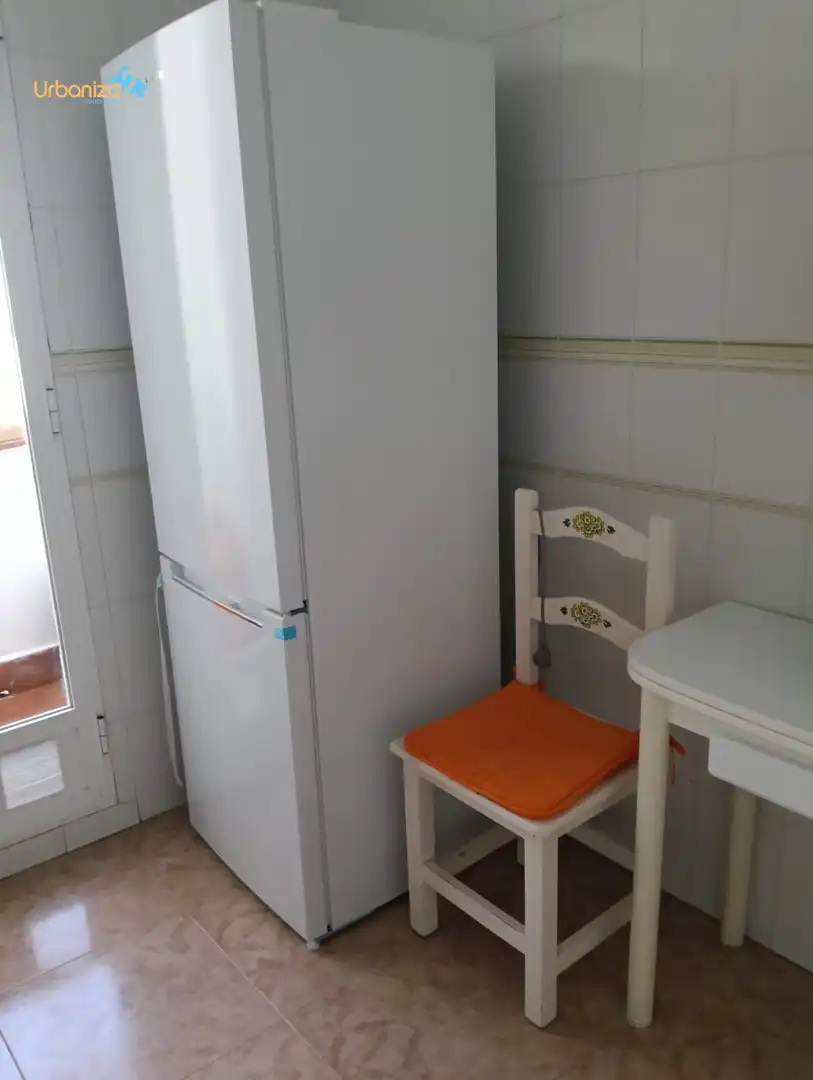 Cuina de Apartament de lloguer en Badajoz amb Aire condicionat, Moblat i Piscina comunitària