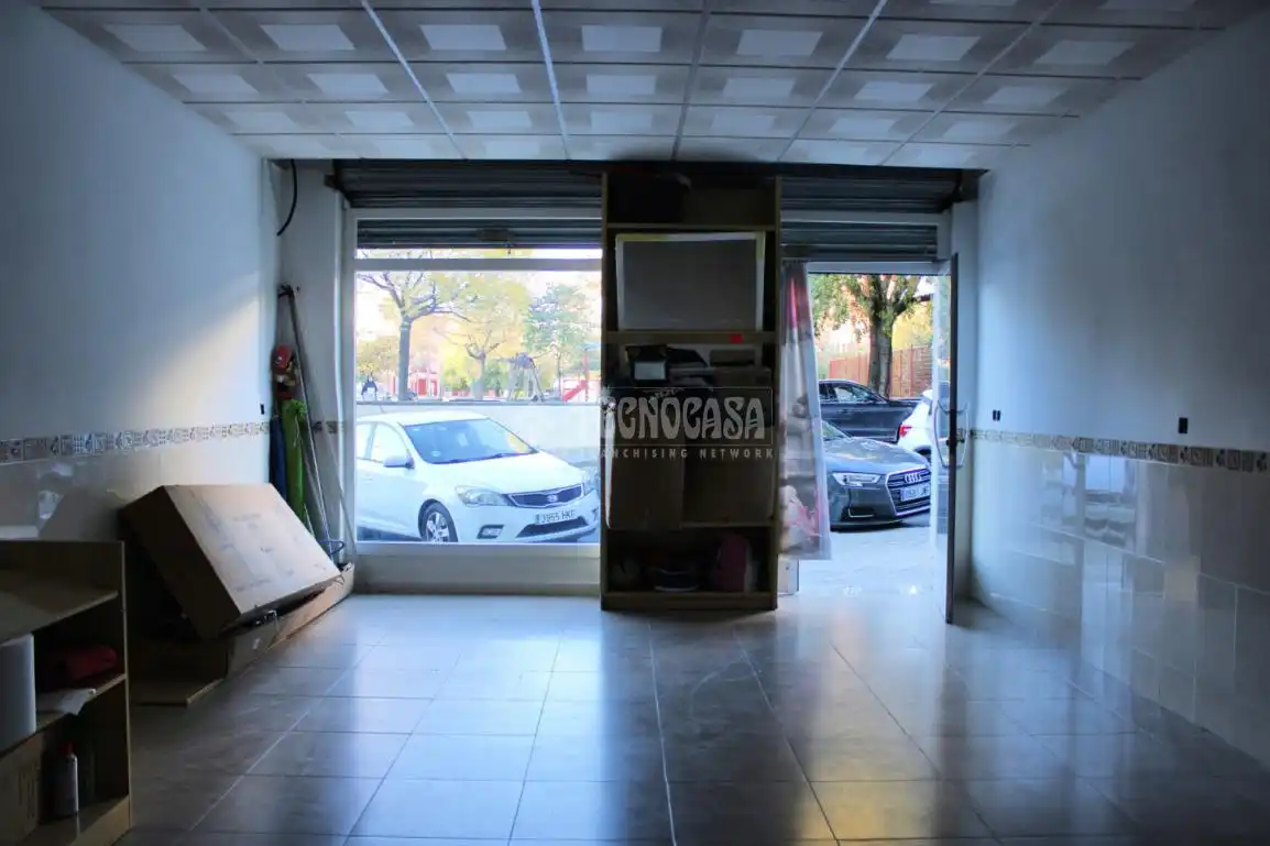 Local comercial en venda a Calle Matilde de la Torre, imagen 2