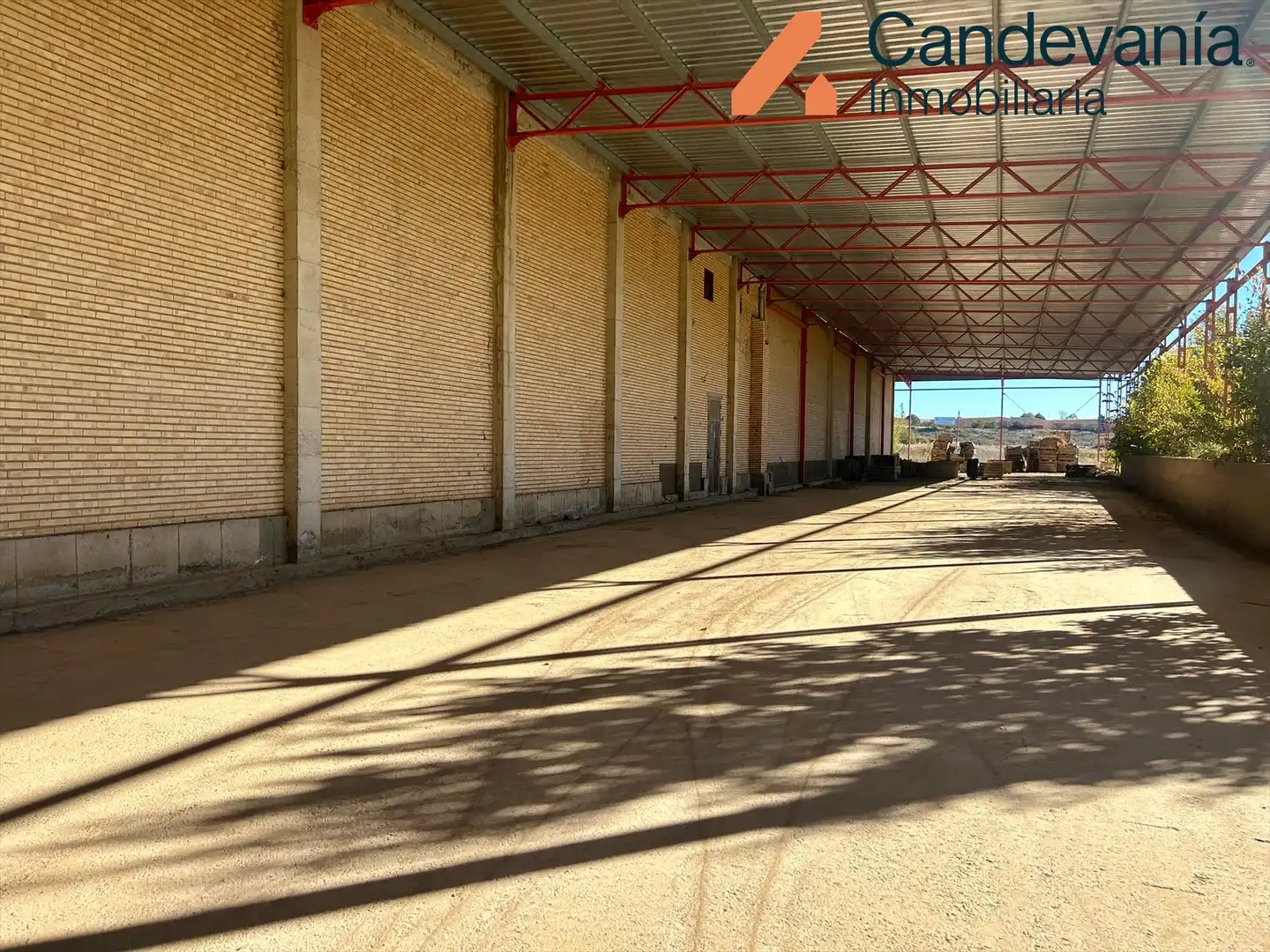 Vista exterior de Nave industrial en venta en Zuera