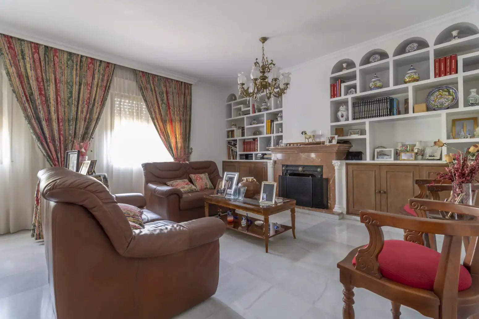 Sala d'estar de Casa o xalet en venda en Gines amb Aire condicionat, Terrassa i Traster