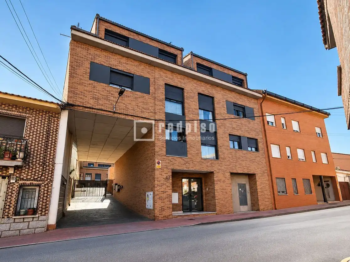 Vista exterior de Dúplex en venta en Casarrubios del Monte con Aire acondicionado, Calefacción y Trastero