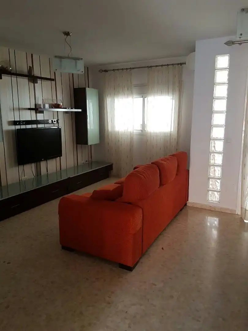 Sala d'estar de Casa adosada en venda en Algeciras amb Jardí privat, Traster i Moblat