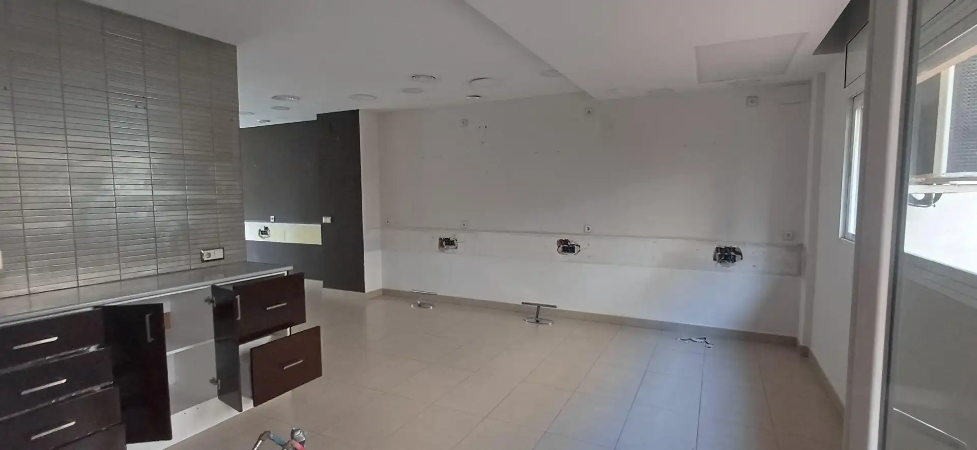 Cuina de Local de lloguer en El Masnou amb Aire condicionat