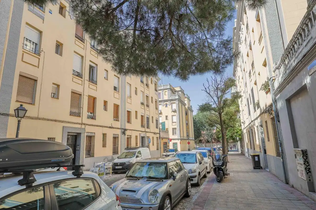 Vista exterior de Pis en venda en Madrid amb Calefacció