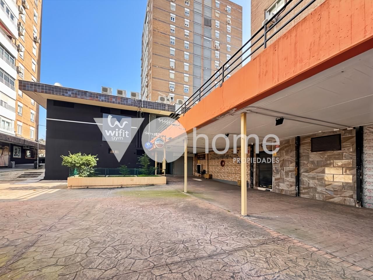 Vista exterior de Local en venta en  Madrid Capital con Aire acondicionado