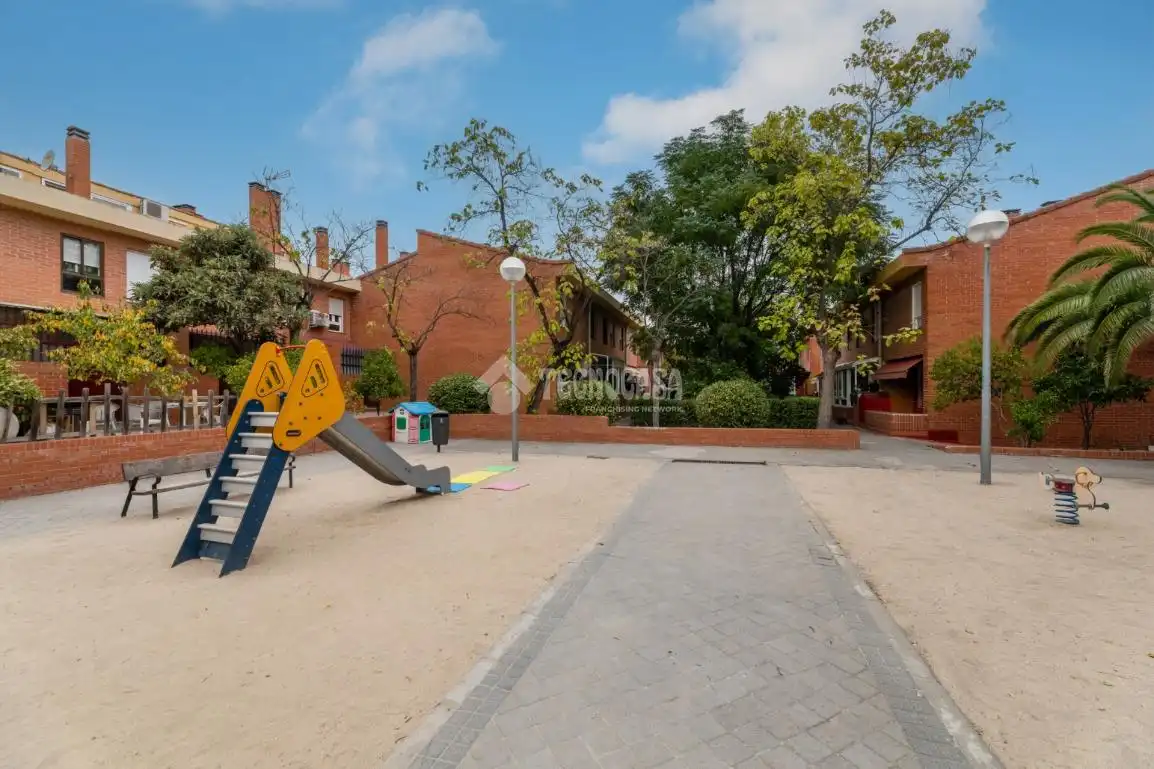 Vista exterior de Casa adosada en venta en Zona Carretera del Plantío