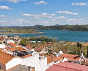 Vista exterior de Casa o xalet de lloguer en Alange amb Aire condicionat, Calefacció i Terrassa