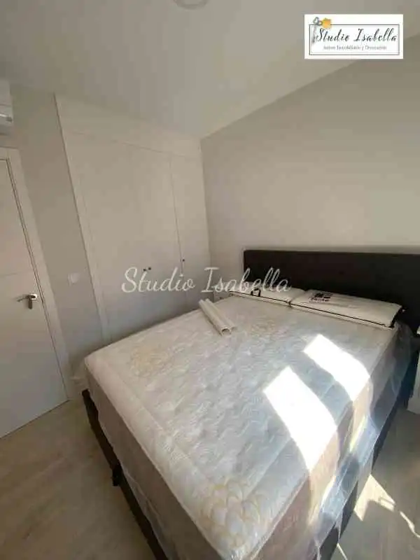Bedroom of Flat for share in Toledo  with Air Conditioner, Heating and Furnished