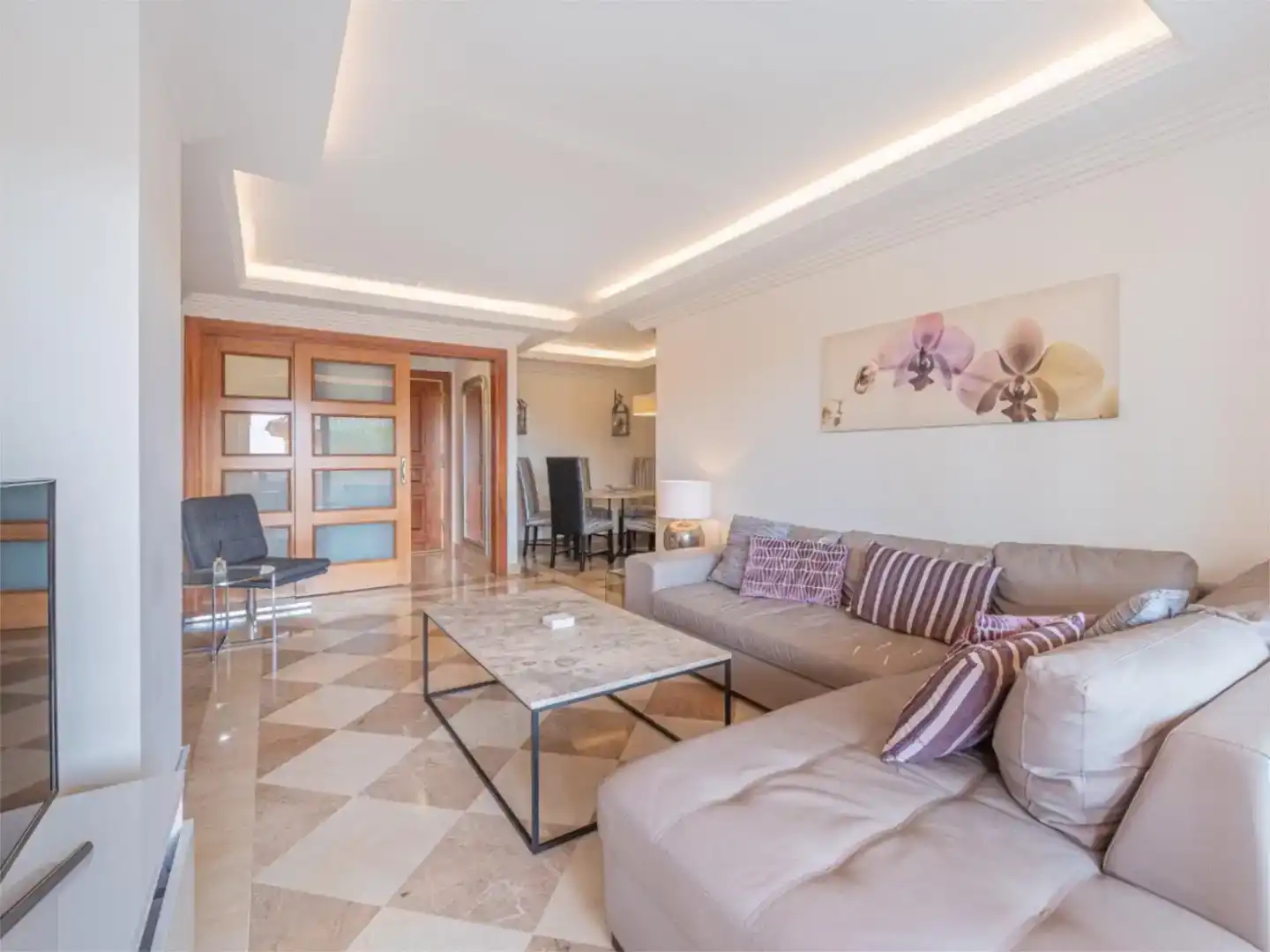 Sala d'estar de Apartament de lloguer en Marbella amb Aire condicionat, Piscina i Balcó
