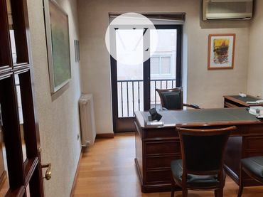 Oficina amb balcó de lloguer a VIA GRAN