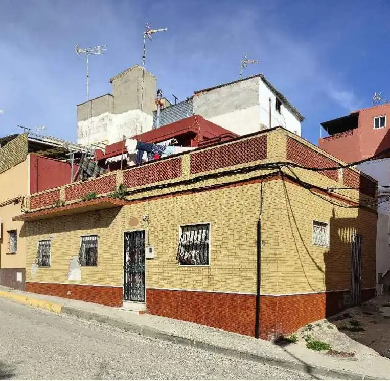 Vista exterior de Casa o xalet en venda en Algeciras amb Terrassa