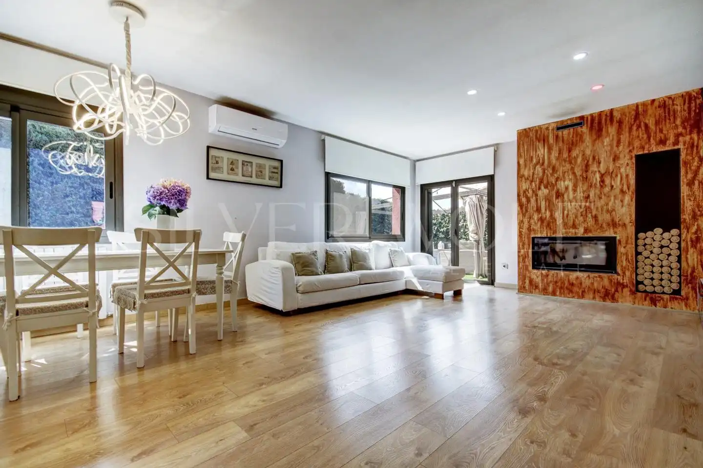 Sala d'estar de Casa o xalet en venda en Castellar del Vallès amb Aire condicionat, Calefacció i Jardí privat