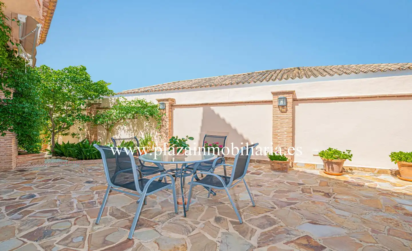 Garden of Houses for sale in Lucena