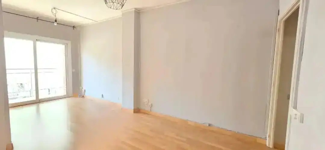 Wohnzimmer von Wohnung zum Verkauf in  Barcelona Capital mit Ofen, Balkon und Alarm