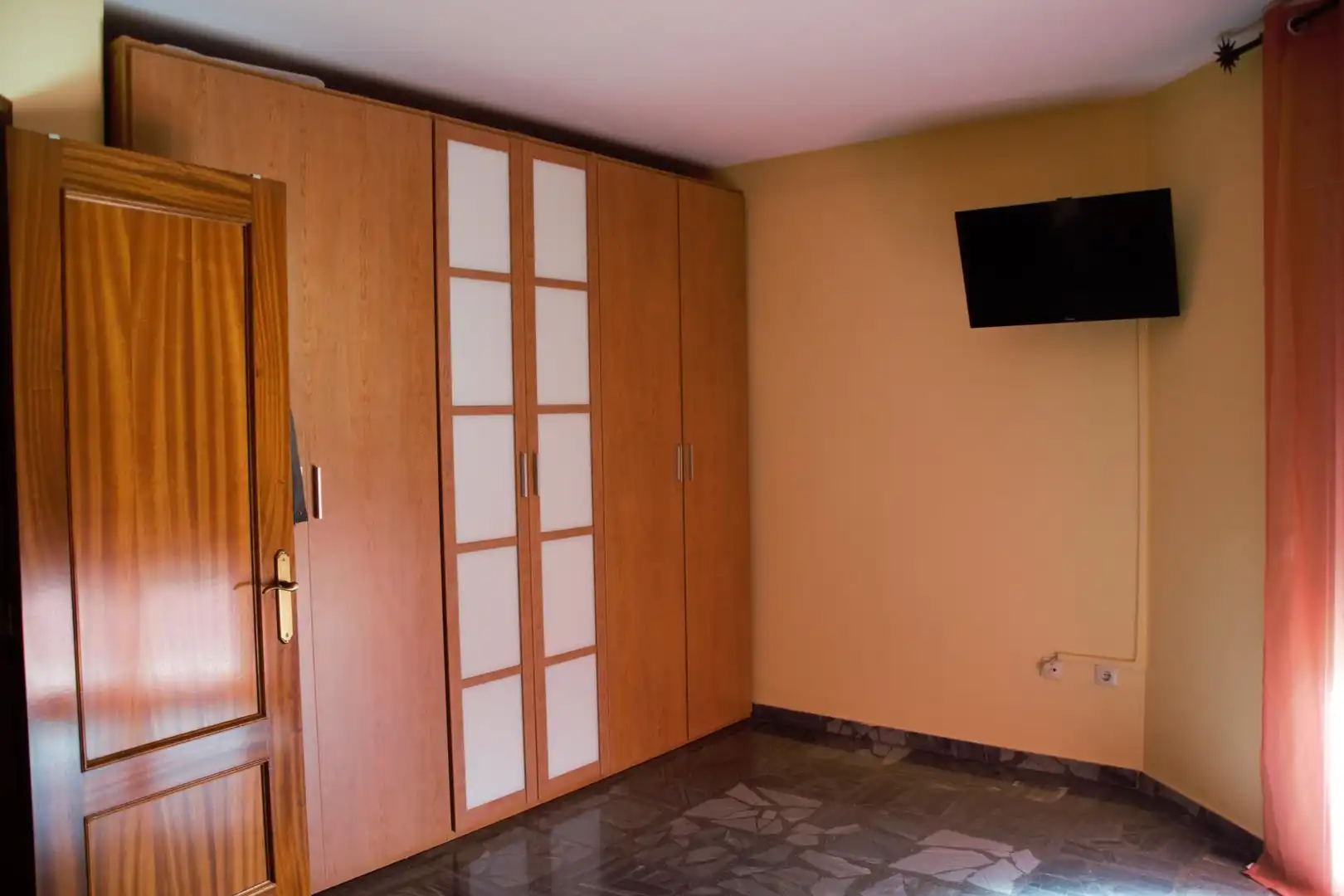 Habitación de Casa adosada en venta en Manresa con Calefacción
