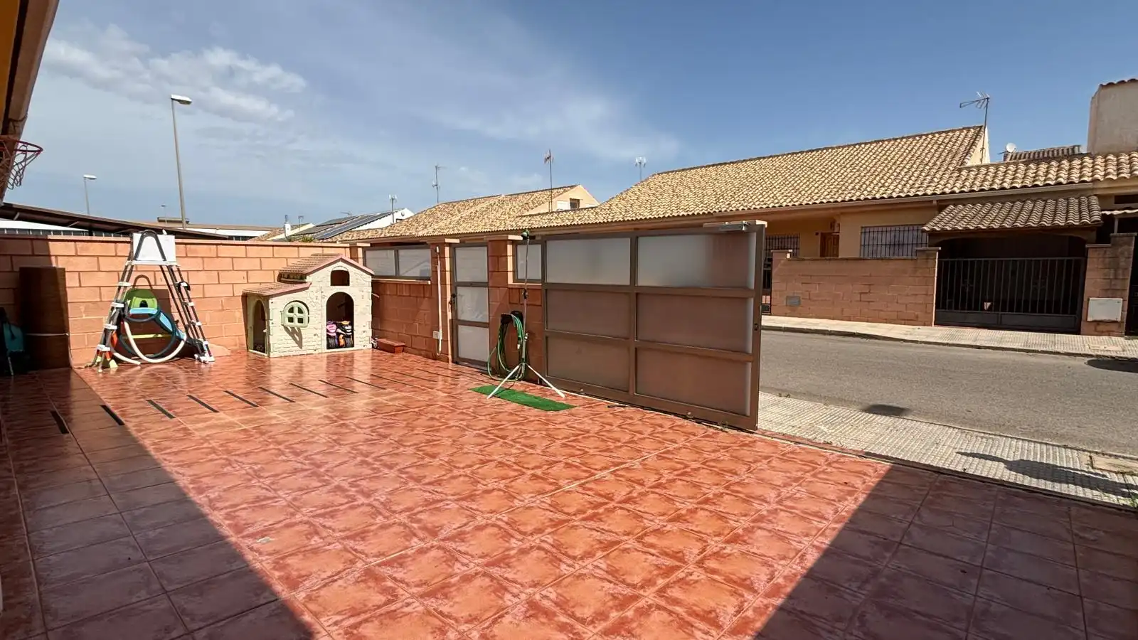 Exterior view of Detached homes for sale in Cartagena  with Air Conditioner, Heating and Private garden