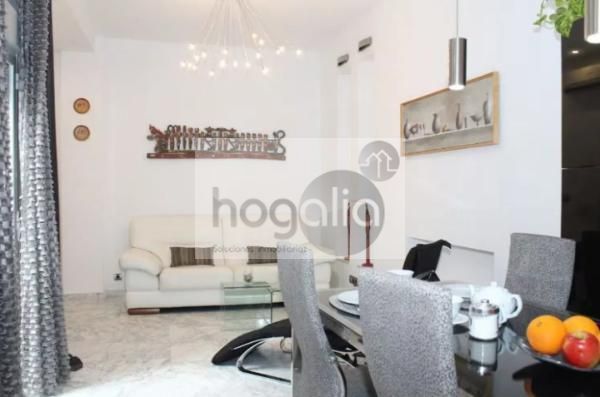 Sala d'estar de Pis de lloguer en  Sevilla Capital amb Aire condicionat i Moblat