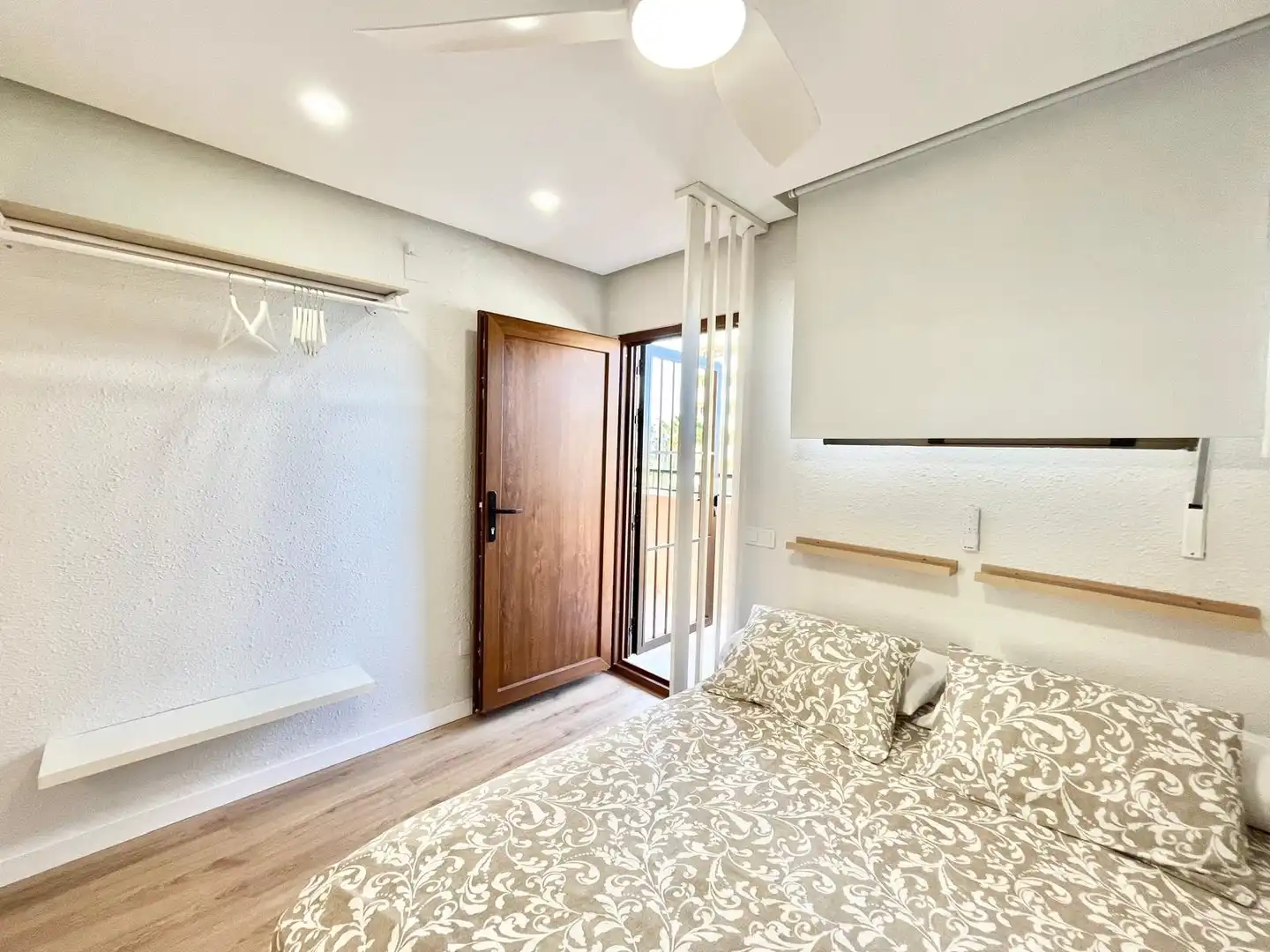 Dormitori de Apartament de lloguer en Torrevieja amb Calefacció, Moblat i Rentadora