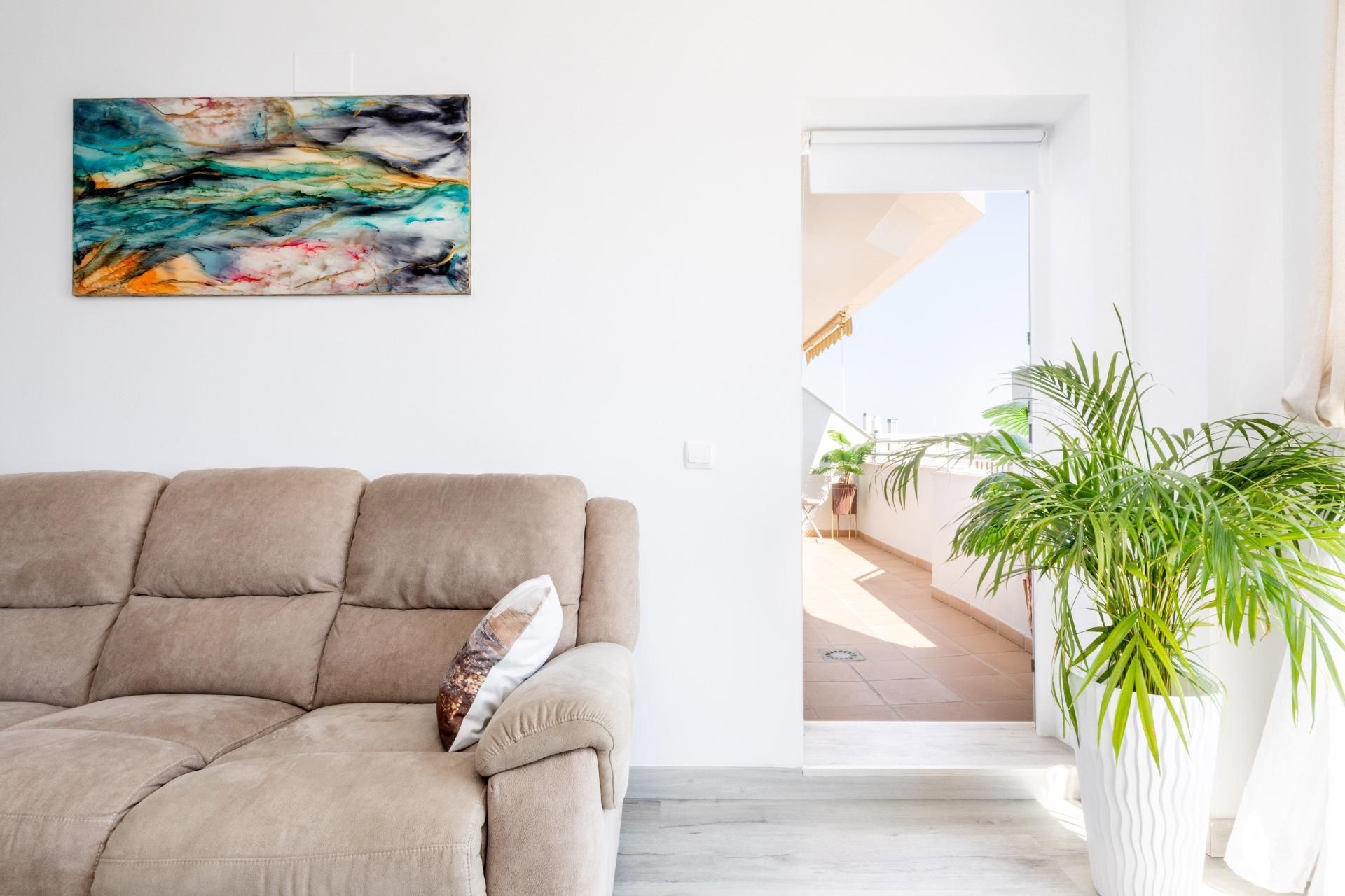 Sala de estar de Piso en venta en Rincón de la Victoria con Aire acondicionado, Terraza y Piscina comunitaria