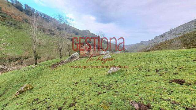 Casa-chalet en Venta en Soba