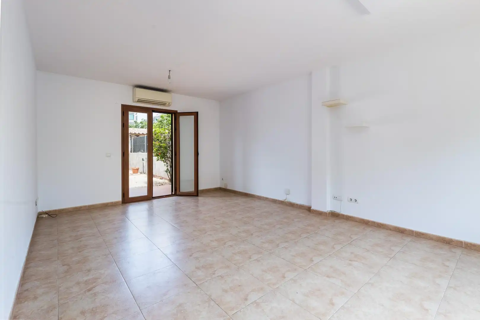 Sala de estar de Casa adosada de alquiler en  Palma de Mallorca con Aire acondicionado, Terraza y Alarma