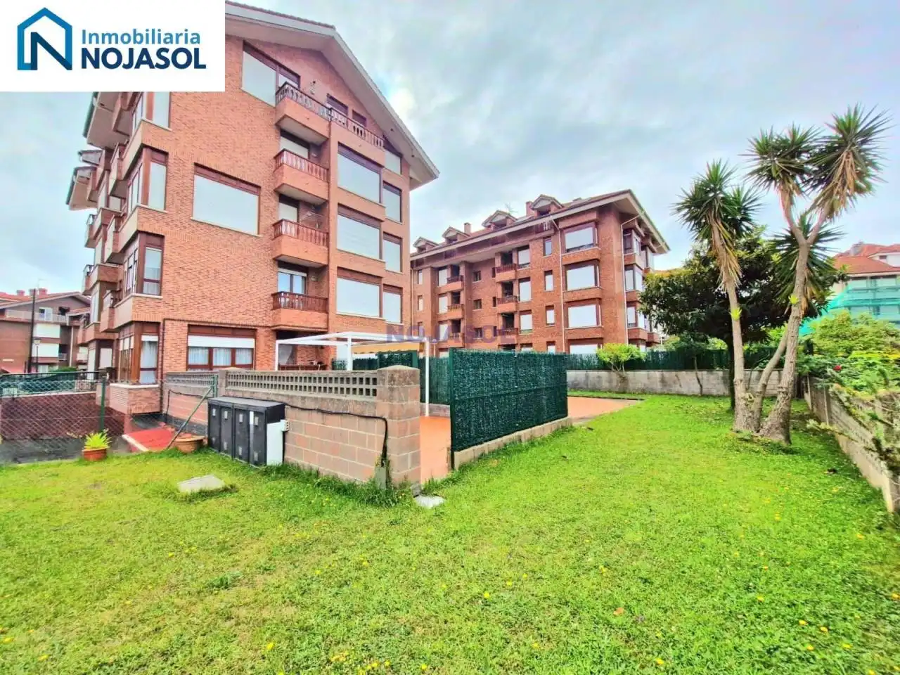 Vista exterior de Apartamento en venta en Noja con Calefacción, Jardín privado y Terraza